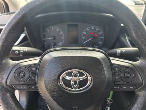 Used 2025 Toyota Corolla LE image 21