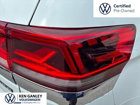 Certified 2023 Volkswagen Atlas SE w/ Panoramic Sunroof Package AWD/4WD image 8