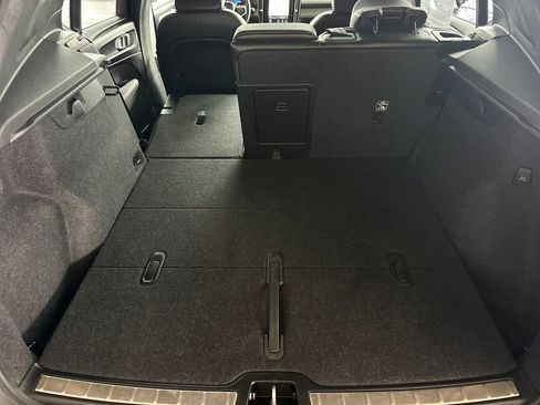 Certified 2025 Volvo XC40 B5 Plus AWD/4WD image 14