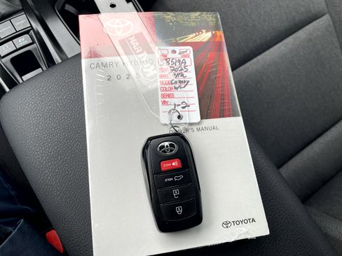 Used 2025 Toyota Camry LE image 21