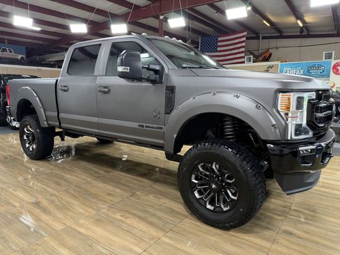 Used 2021 Ford F250 Lariat w/ Lariat Ultimate Package AWD/4WD image 3