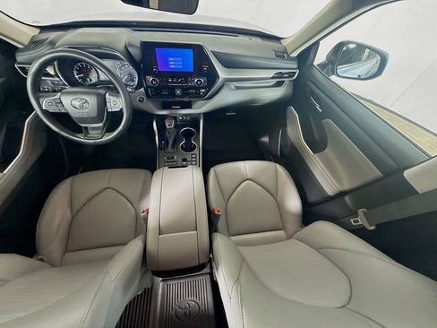 Used 2024 Toyota Highlander XLE image 23