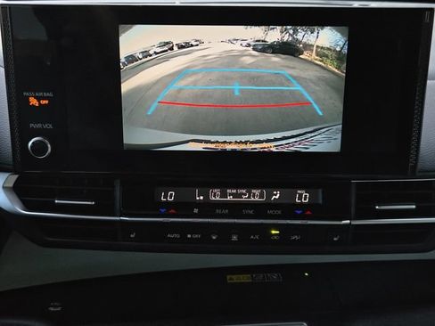 Used 2026 Toyota Sienna XLE FWD image 16