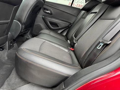 Used 2018 Chevrolet Trax LT w/ LT Convenience Package AWD/4WD image 11
