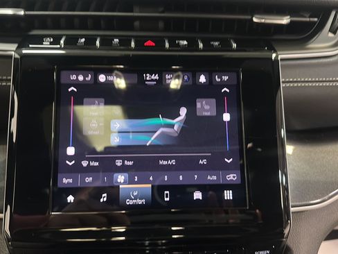 Used 2023 Jeep Grand Cherokee Altitude image 21