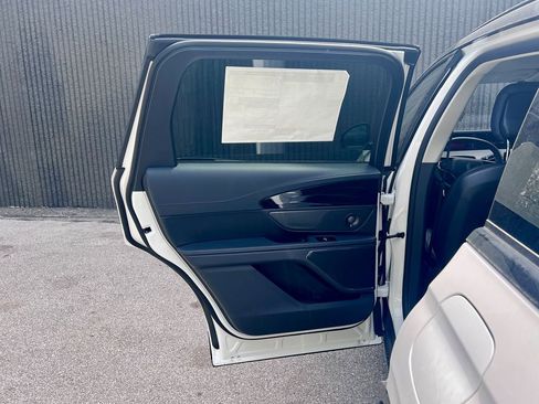 New 2026 Lincoln Nautilus Reserve w/ Jet Appearance Package AWD/4WD image 14