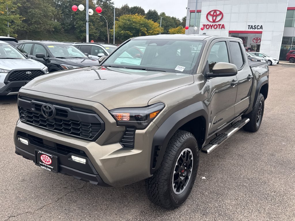 Used 2025 Toyota Tacoma TRD Off-Road AWD/4WD image 3