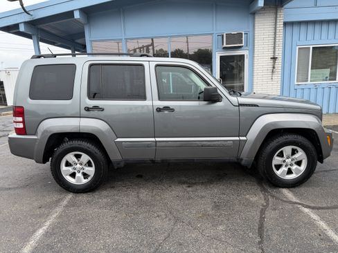 Used 2012 Jeep Liberty Sport w/ Popular Equipment Group AWD/4WD image 6