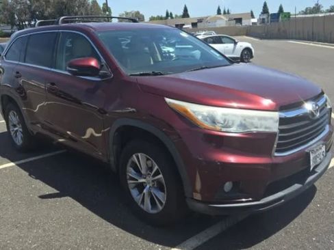 Used 2015 Toyota Highlander Plus FWD image 1