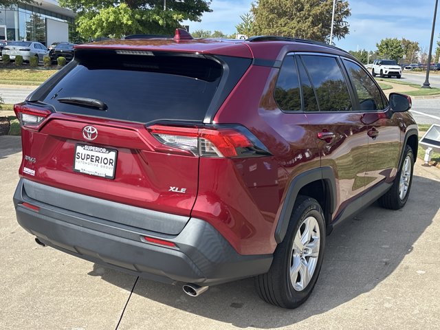 Used 2021 Toyota RAV4 XLE w/ Convenience Package FWD image 3