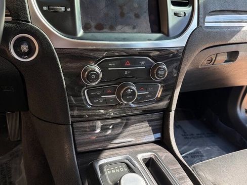 Used 2018 Chrysler 300 Touring w/ Chrome Appearance Package image 20