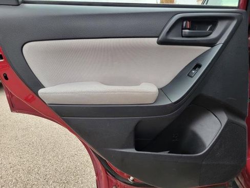 Used 2014 Subaru Forester 2.5i image 10