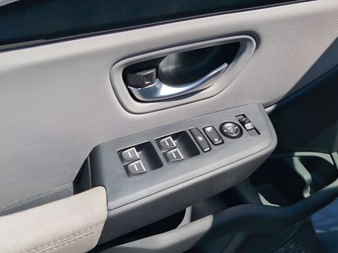 Used 2024 Honda Pilot LX image 12