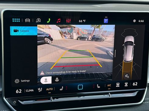 New 2026 Volkswagen Tiguan SE R-Line FWD image 17