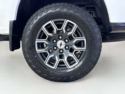 Used 2023 Chevrolet Colorado Z71 w/ Z71 Convenience Package 2 AWD/4WD image 32