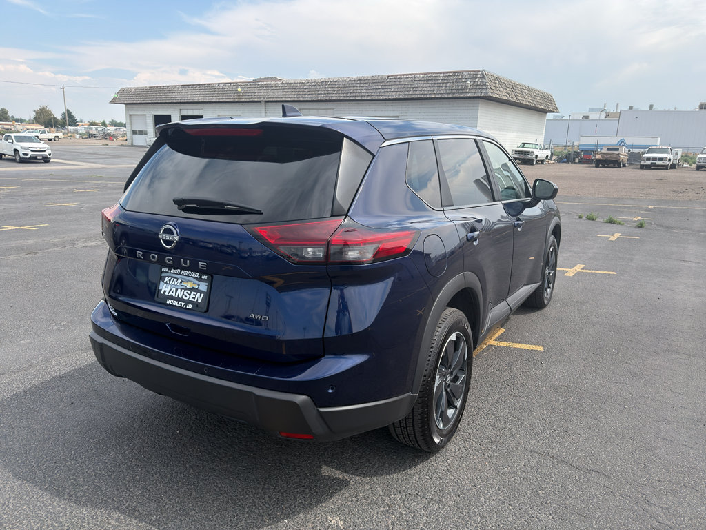 Used 2025 Nissan Rogue SV AWD/4WD image 5