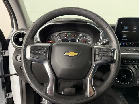 Used 2025 Chevrolet Blazer LT AWD/4WD image 22