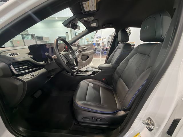 Used 2024 Buick Envista Sport Touring w/ Convenience I Package FWD image 11