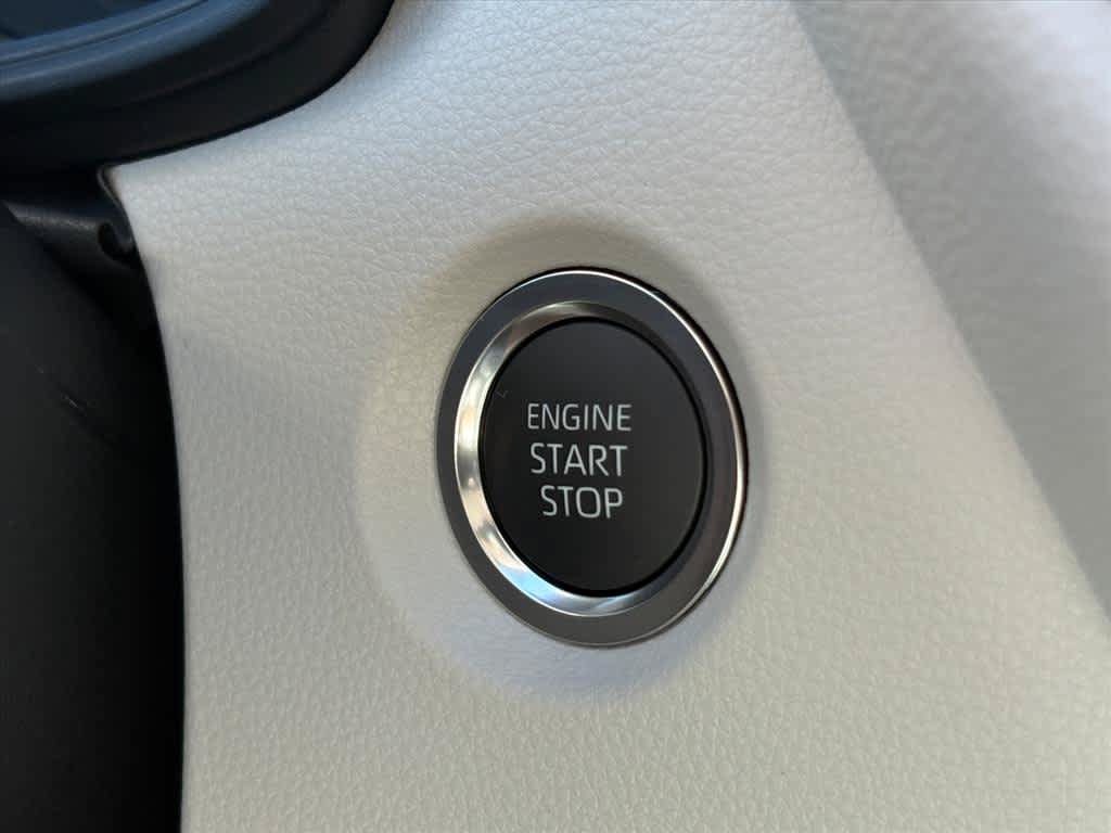 Used 2027 Toyota Corolla LE FWD image 18