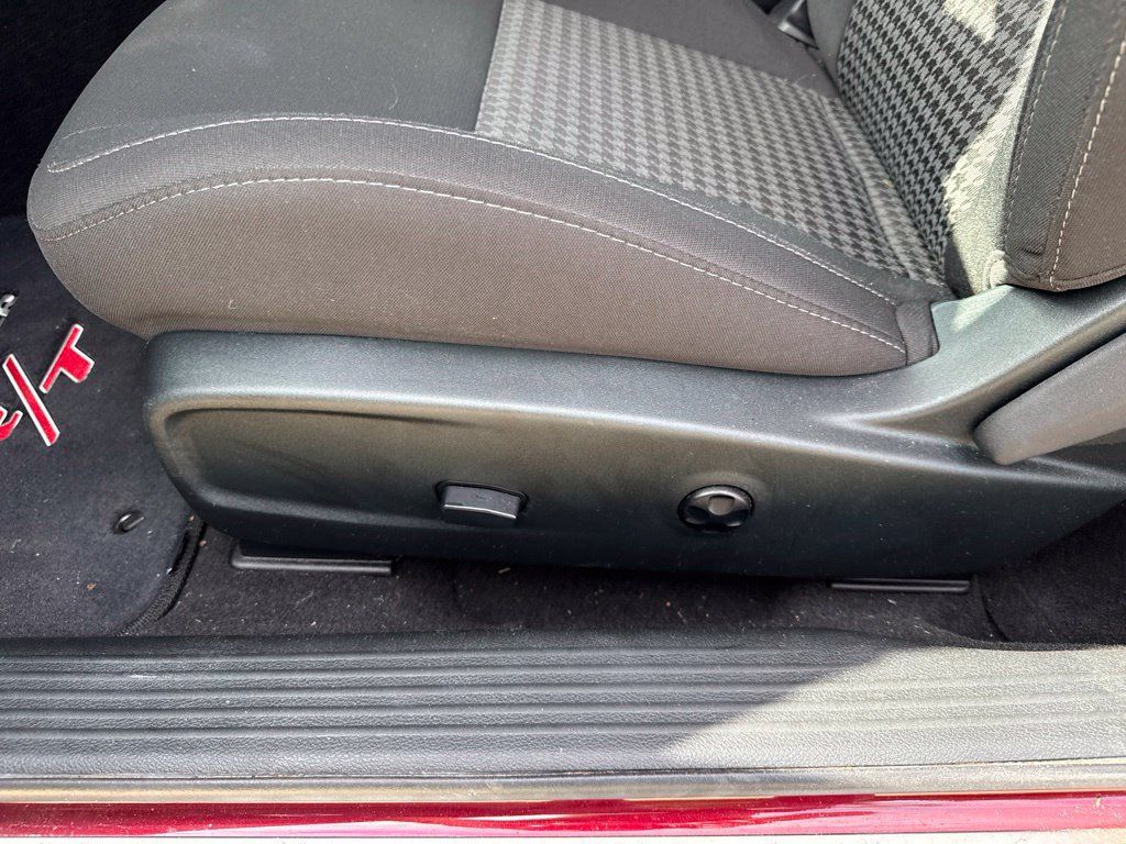 Used 2019 Dodge Challenger R/T RWD image 16
