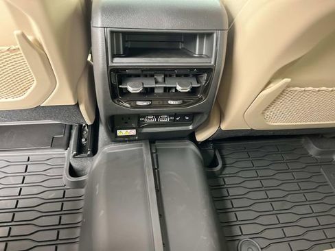 New 2025 Jeep Grand Cherokee Limited w/ MOPAR Finishing Package AWD/4WD image 17