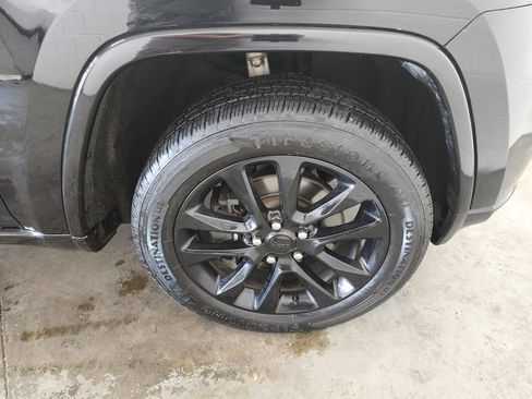 Used 2021 Jeep Grand Cherokee Laredo X AWD/4WD image 40