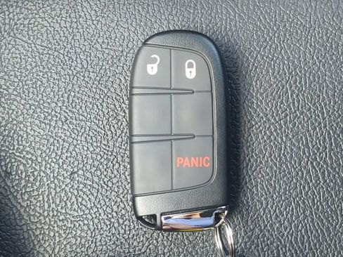 Used 2025 Jeep Compass Trailhawk AWD/4WD image 34