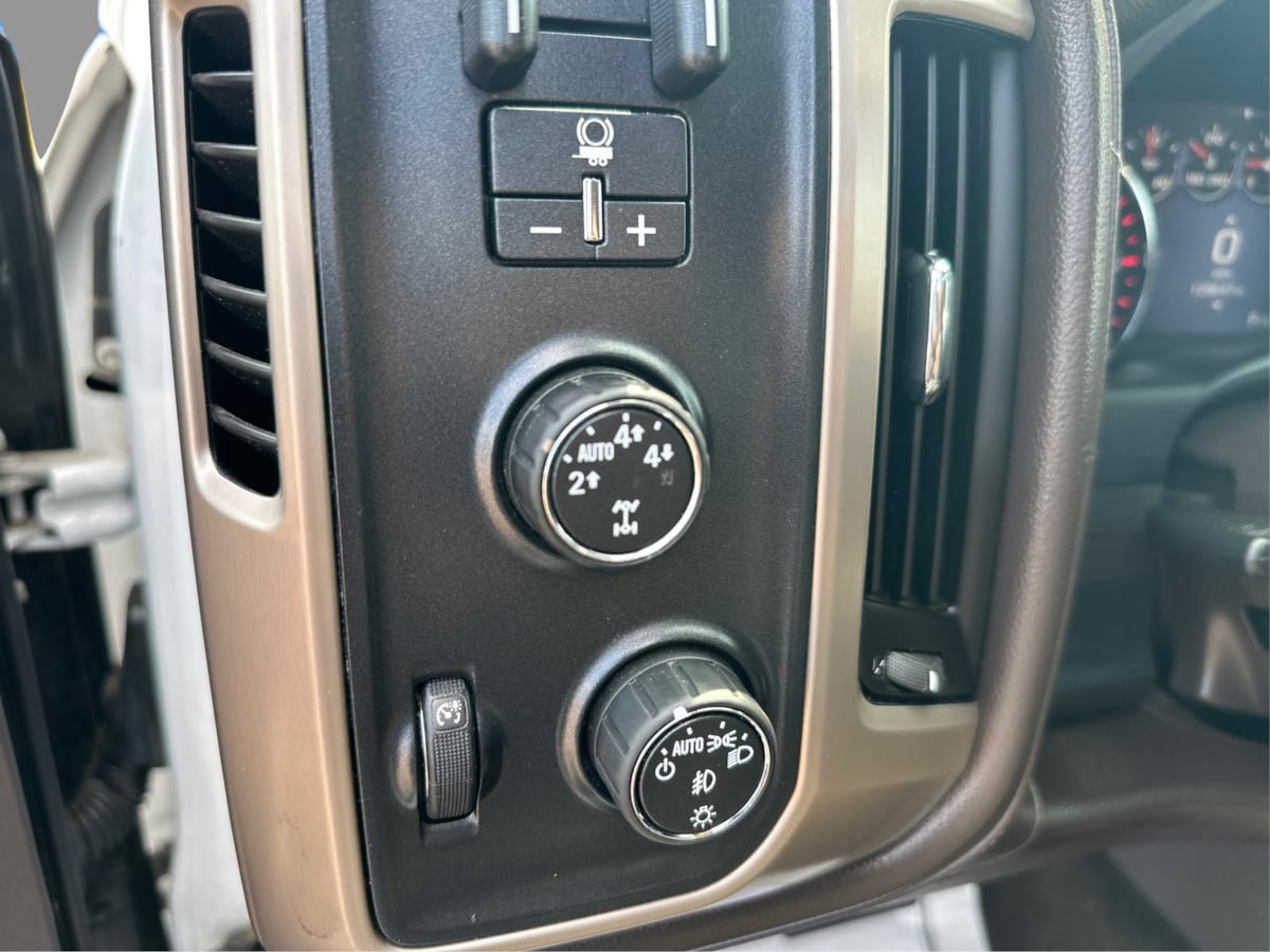 Used 2016 GMC Sierra 1500 Denali w/ Enhanced Driver Alert Package AWD/4WD image 39