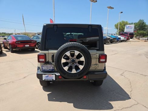 Used 2022 Jeep Wrangler Unlimited Sahara w/ Cold Weather Group AWD/4WD image 3