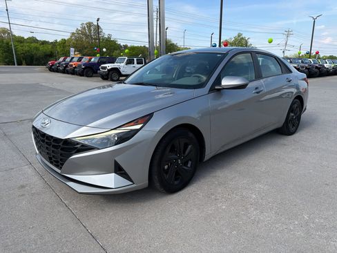Used 2022 Hyundai Elantra SEL w/ Convenience Package FWD image 1