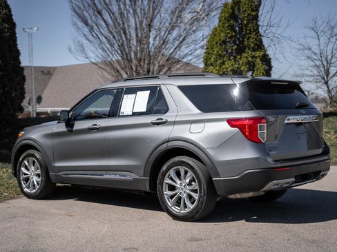 Used 2023 Ford Explorer XLT w/ Equipment Group 202A image 7