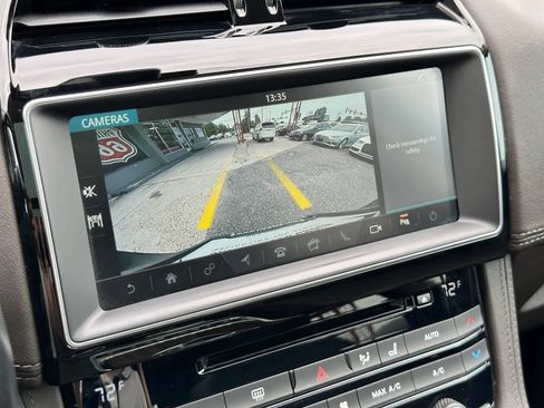 Used 2018 Jaguar F-PACE Portfolio AWD/4WD image 25
