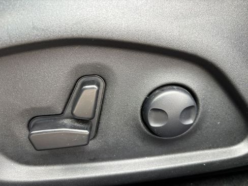 Used 2025 Jeep Compass Limited image 22