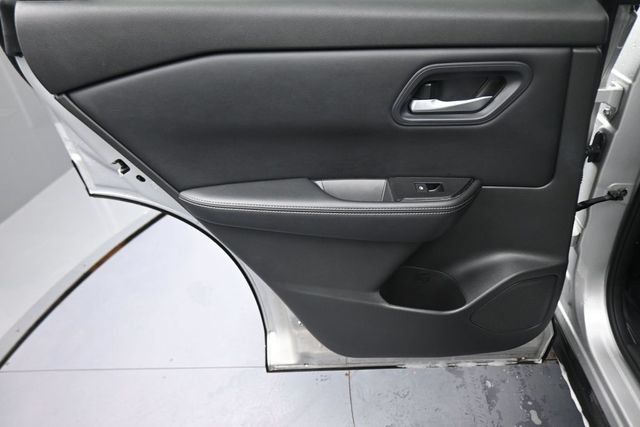 Used 2024 Nissan Rogue SV AWD/4WD image 18