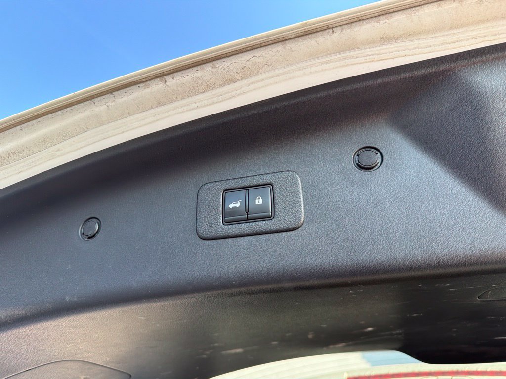 Used 2023 Nissan Armada Platinum w/ Captain's Chairs Package AWD/4WD image 11