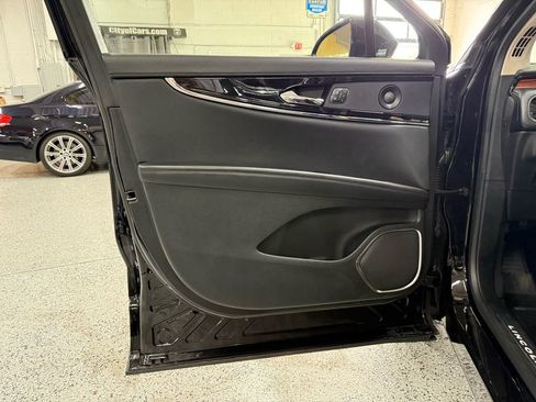 Used 2023 Lincoln Nautilus Reserve w/ Luxury Package image 9