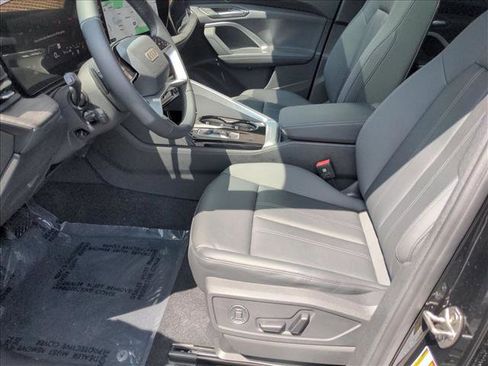 Used 2025 Audi Q5 Premium w/ Convenience Package image 16