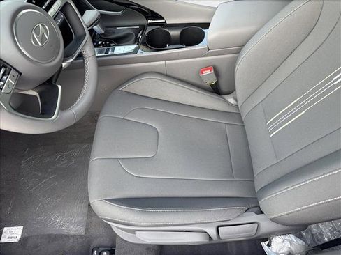 New 2025 Hyundai Elantra SEL image 4