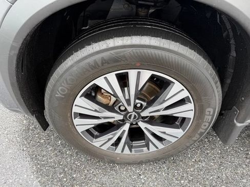 Used 2023 Nissan Rogue SV AWD/4WD image 9
