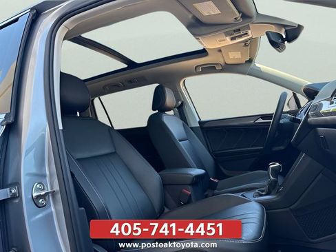 Used 2023 Volkswagen Tiguan SE w/ Panoramic Sunroof Package FWD image 17