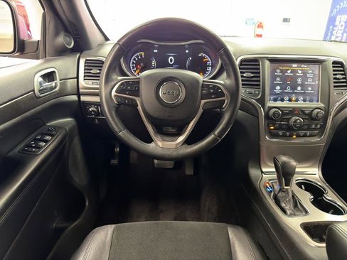 Used 2018 Jeep Grand Cherokee Altitude AWD/4WD image 28