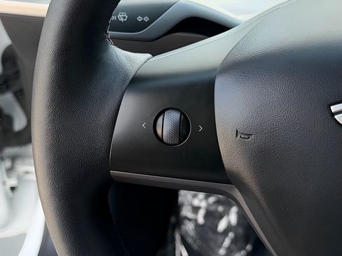 Used 2023 Tesla Model 3 Standard Range RWD image 43