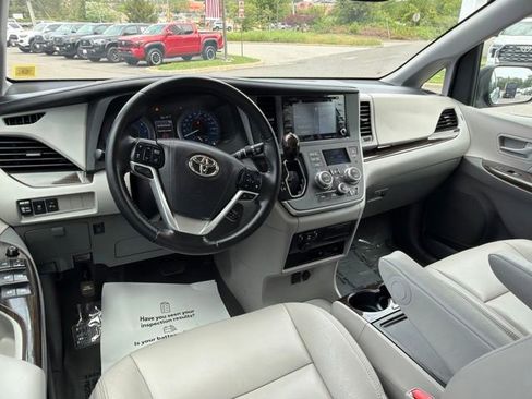 Certified 2020 Toyota Sienna XLE Premium AWD/4WD image 7