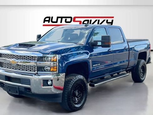 Used 2019 Chevrolet Silverado 2500 LT w/ LT Convenience Package AWD/4WD image 3