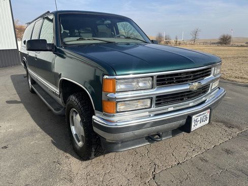 Used 1997 Chevrolet Suburban 4WD w/ Preferred Equipment Group 2 image 6