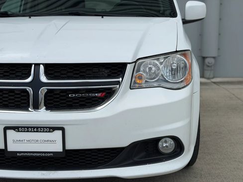 Used 2018 Dodge Grand Caravan SXT FWD image 27