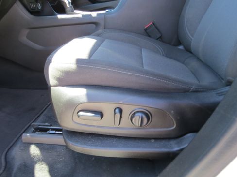 Used 2022 Chevrolet Traverse LT FWD image 15