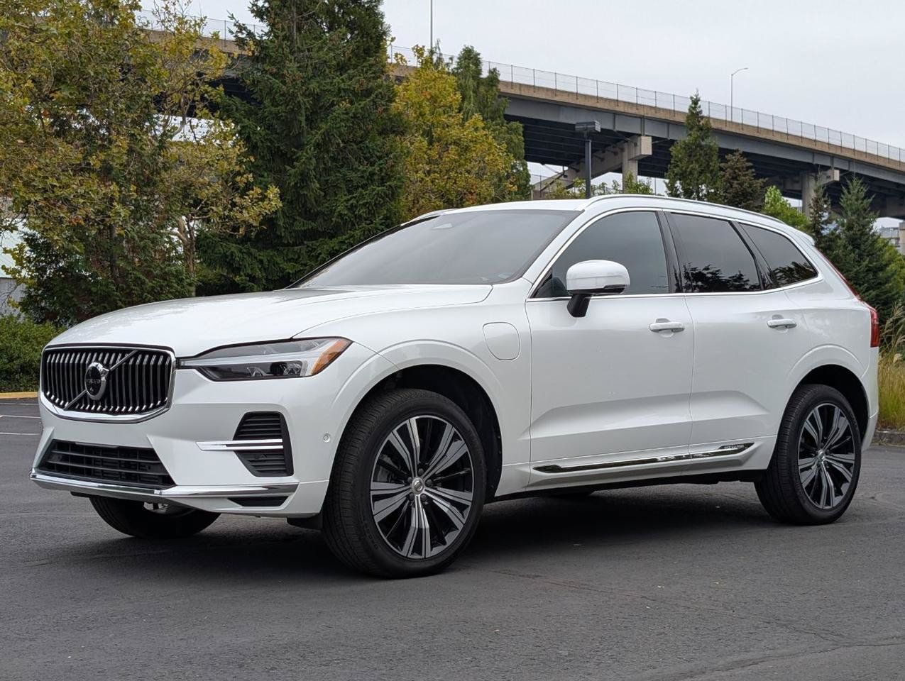Used 2022 Volvo XC60 T8 Inscription w/ Advanced Package AWD/4WD image 3
