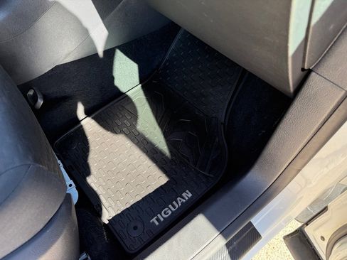 Used 2009 Volkswagen Tiguan SE image 18