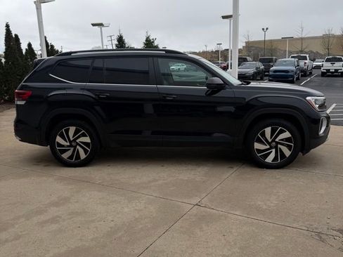 Used 2025 Volkswagen Atlas SE AWD/4WD image 6